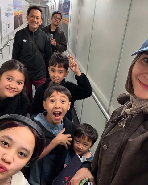 Potret 6 Keluarga Artis Liburan Akhir Tahun di Luar Negeri. (Sumber: Instagram/ninazatulini22/bungazainal05)