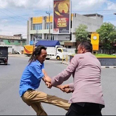 Ipda Purnomo Polisi Baik Dipukul hingga Berdarah-Darah di Tengah Jalan