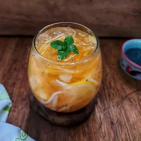 Resep es kuwut kelapa muda yang segar disajikan saat Lebaran. (dok. Cookpad @BundaArdhanKitchen)