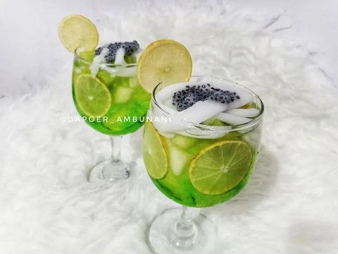 Resep es kuwut kelapa muda yang segar disajikan saat Lebaran. (dok. Cookpad @BundaArdhanKitchen)