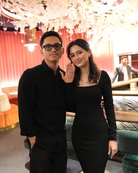7 Artis yang Lamaran di 2024, dari Azriel Hermansyah-Sarah Menzel hingga Al Ghazali-Alyssa Daguise