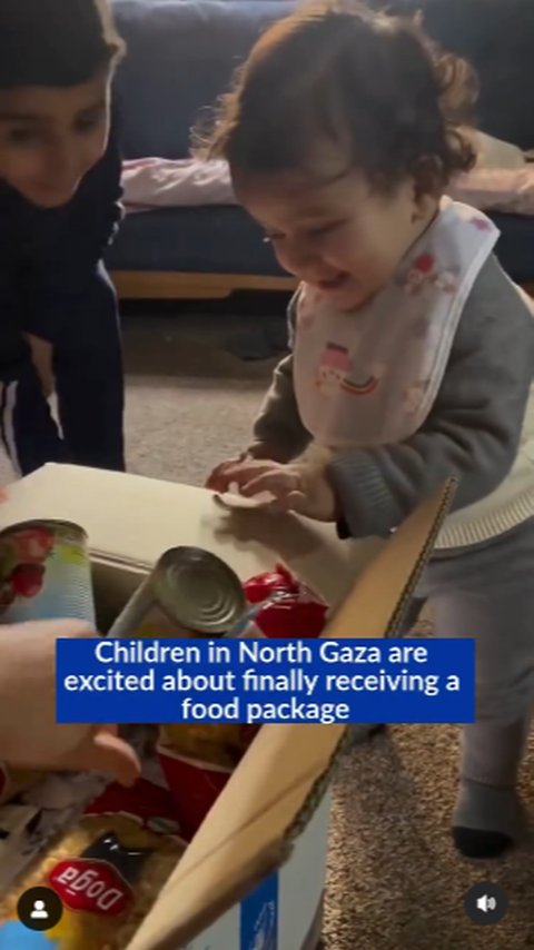 Momen Balita di Gaza Kegirangan Luar Biasa Melihat Makanan