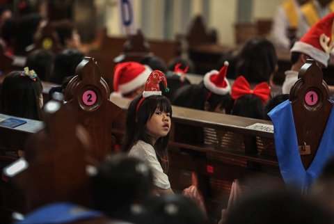 FOTO: Keceriaan Anak-Anak Ikuti Misa Natal di Gereja Katedral Jakarta, Diwarnai Operet Kelahiran Yesus