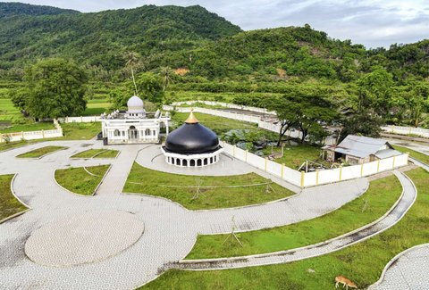 FOTO: Dahsyatnya Tsunami Aceh, Kubah Masjid Seberat 80 Ton Ini Terseret 2,5 Km Sampai Pindah Desa