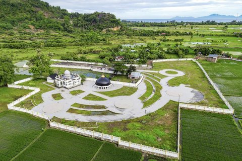 FOTO: Dahsyatnya Tsunami Aceh, Kubah Masjid Seberat 80 Ton Ini Terseret 2,5 Km Sampai Pindah Desa