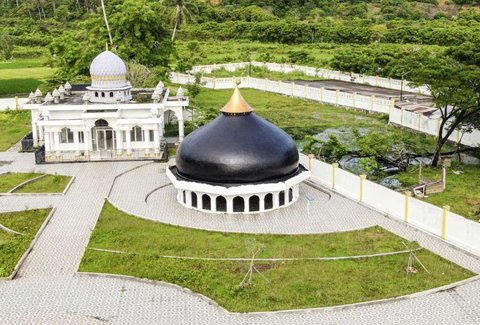 FOTO: Dahsyatnya Tsunami Aceh, Kubah Masjid Seberat 80 Ton Ini Terseret 2,5 Km Sampai Pindah Desa