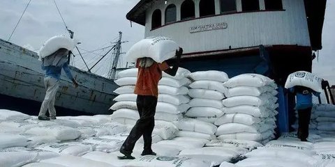 Ilustrasi petani bekerja di sawah. (Dok. Kementan)