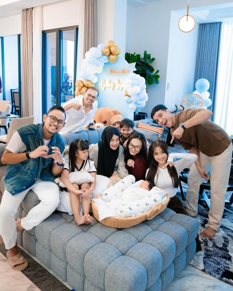 Potret Fuji dan Fadly Faisal Jenguk Baby Jyad, Anak Shandy Purnamasari dan Gilang Juragan99