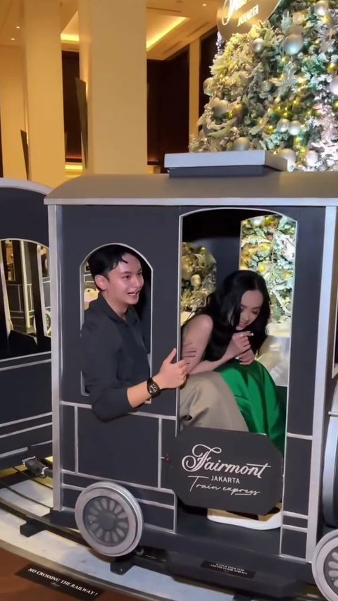 Potret Lyodra dan Randy Martin Rayakan Natal Bersama dengan Romantis