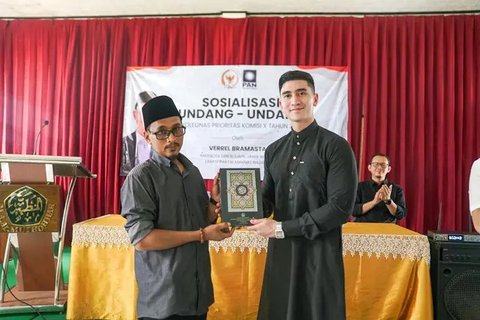 Verrell Bramasta saat bekerja sebagai anggota Dewan.