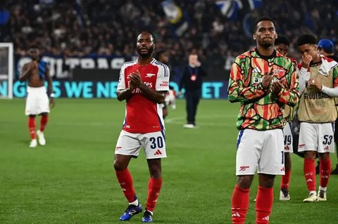 Arsenal sukses menghajar Bolton Wanderers dengan skor telak 5-1 dalam laga putaran ketiga Carabao Cup 2024/2025 yang digelar di Emirates Stadium, Kamis (26/9/2024) dini hari WIB. Raheem Sterl