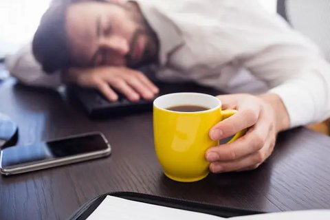 Banyak sekali orang yang takut untuk tidak melakukan tidur siang di tengah-tengah perkerjaannya pada saat istirahat, padahal selama tepat, tidur siang memiliki manfaat tersendiri. (Foto: Unsp