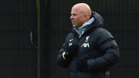 Di babak kedua, tim asuhan pelatih Arne Slot berhasil menekan pertahanan Aston Villa. (Paul ELLIS/AFP)