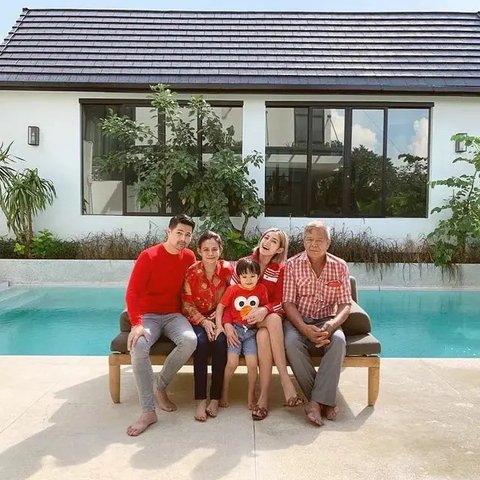 Potret Kenangan Ayah Jessica Iskandar dan Keluarga. (Sumber: Instagram/inijedar)