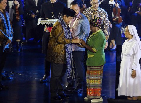 Presiden Republik Indonesia, Prabowo Subianto saat menghadiri acara Perayaan Natal Nasional 2024 di Indonesia Arena, Kompleks Gelora Bung Karno (GBK), Jakarta, Sabtu (28/12/2024)