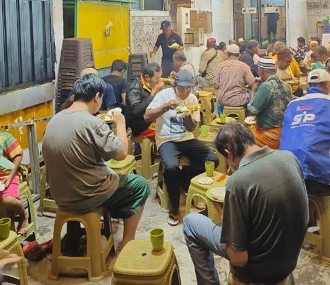 Masjid di Surabaya Sediakan Fasilitas dan Makan Gratis untuk Pengunjung, Warganet &lsquo;Ini Baru Masjid&rsquo;