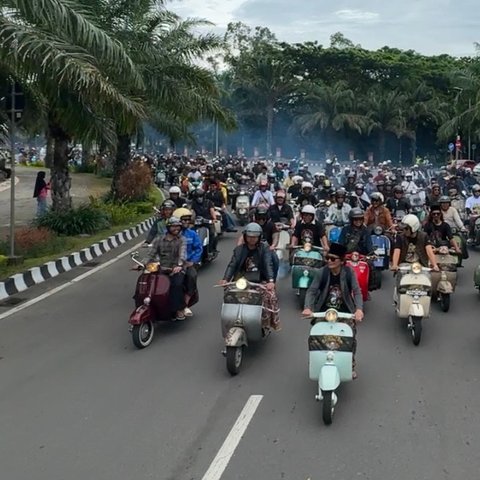 Menengok Kemeriahan Harlah 100 Tahun Ponpes Al Falah Ploso, 10.000 Peserta Scooter Sambil Sarungan