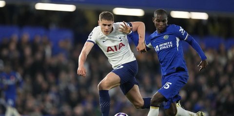 Real Madrid Incar Tanda Tangan Micky van de Ven?