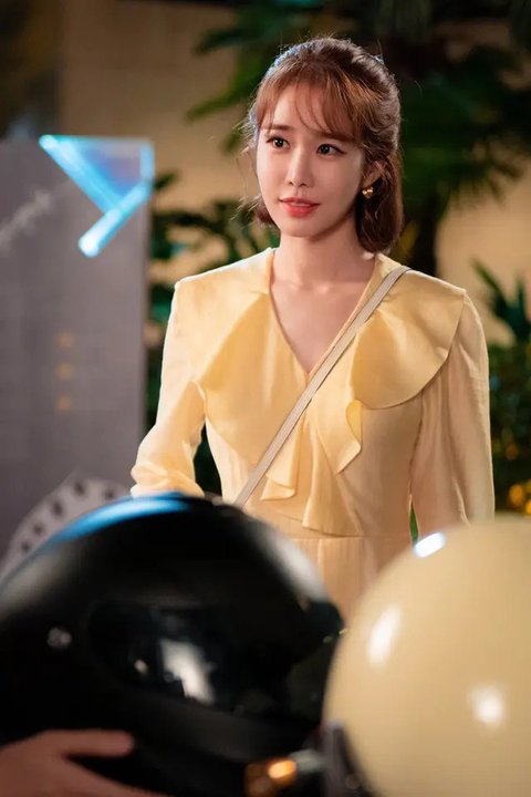 IU. (Instagram/ dlwlrma)