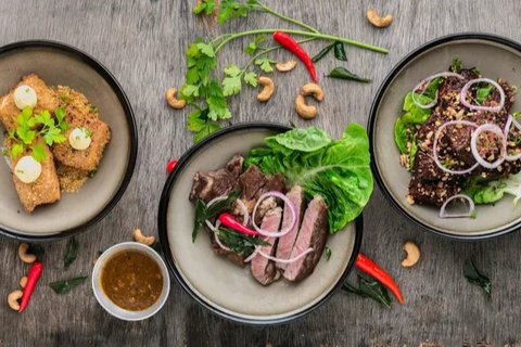 Ilustrasi Makanan Berprotein (Sumber: Louis Hansel/unsplash.com)