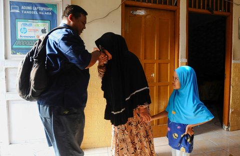 FOTO: Hari Disabilitas Internasional, Semangat Guru Difabel Mengajar di Tengah Keterbatasan