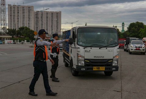 FOTO: Antusiasme Warga Ikut Uji Emisi Gratis