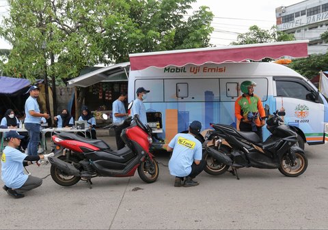 FOTO: Antusiasme Warga Ikut Uji Emisi Gratis