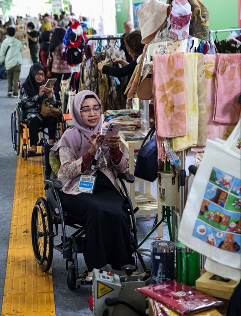 FOTO: Hari Disabilitas Internasional, Penyandang Difabel Pamerkan Kreasi dan Bakat di Taman Ismail Marzuki