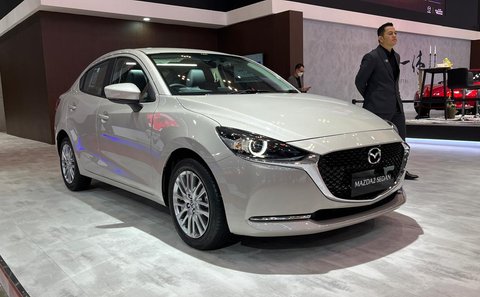 Sedan Mazda 2.