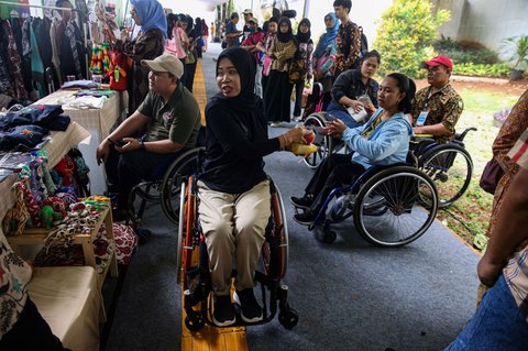 FOTO: Hari Disabilitas Internasional, Penyandang Difabel Pamerkan Kreasi dan Bakat di Taman Ismail Marzuki