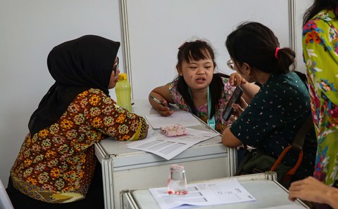 FOTO: Hari Disabilitas Internasional, Penyandang Difabel Pamerkan Kreasi dan Bakat di Taman Ismail Marzuki