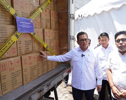 Lindungi Industri Dalam Negeri, Mendag Budi Amankan Produk Keramik Ilegal Rp9,8M di Surabaya