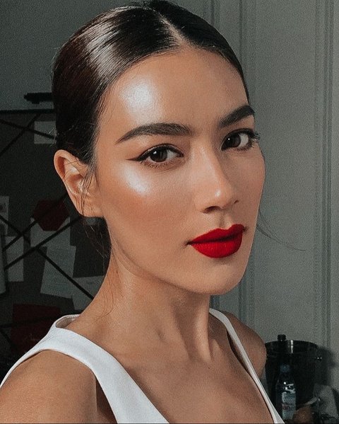 6 Tips Makeup Sederhana Tapi Elegan untuk Wisuda yang Bikin Tampil Stunning!