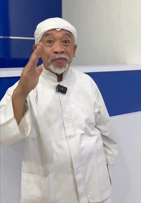 Komedian dan politikus Nurul Qomar dirawat di Rumah Sakit Umum Daerah Tangerang, Banten, diduga akibat efek kemoterapi kanker usus stadium 4C. (Foto: Dok. Instagram @abah.qomar)