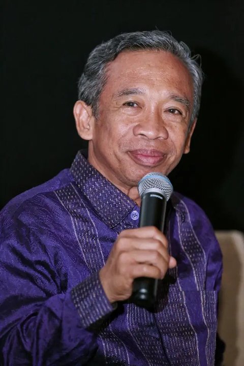 Komedian dan politikus Nurul Qomar dirawat di Rumah Sakit Umum Daerah Tangerang, Banten, diduga akibat efek kemoterapi kanker usus stadium 4C. (Foto: Dok. Instagram @abah.qomar)