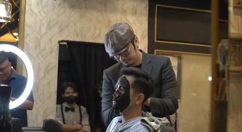 Keluarga Raffi Ahmad Punya Tukang Cukur Langganan, Berapa Bayarannya?  foto: TikTok @raffi_nagita