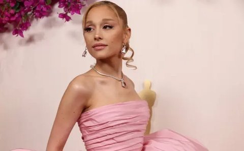 Aktris AS Zendaya tiba untuk acara Met Gala 2024 di Metropolitan Museum of Art, New York, Senin (6/5/2024). (Angela WEISS / AFP)