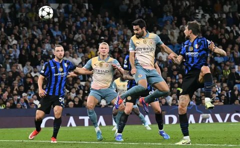 Striker Portugal, Cristiano Ronaldo, tampak kecewa usai pertandingan melawan Kroasia pada laga UEFA Nations League di Stadion Poljud, Rabu (18/11/2020). Portugal menang dengan skor 3-2. (AP/D