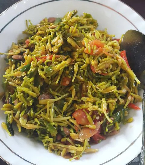 Bukan cuma lezat saat dimasak, bunga pepaya juga baik untuk tubuhmu. Apa saja khasiatnya? | via: oatmeal.perutgendut.com