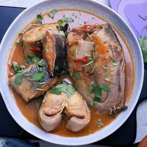 Sepiring garang asem ayam. (Liputan6.com/IG/banususanto)
