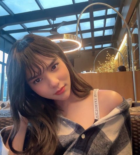 Davina Karamoy Tampil dengan Gaya Baru, Poni Cantiknya Banjir Pujian