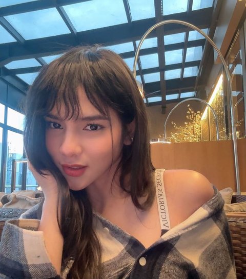 Davina Karamoy Tampil dengan Gaya Baru, Poni Cantiknya Banjir Pujian