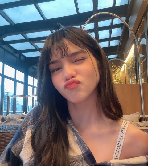 Davina Karamoy Tampil dengan Gaya Baru, Poni Cantiknya Banjir Pujian