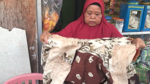 "Nggak tau. Dari mas Raffi kek, dari siapapun, nggak tau. Orang nggak pulang lagi. Nggak (kebagian) sama sekali. Ngga dapat seperak pun, tidak tahu menahu," ujarnya dengan nada sedih.&nbsp;&nbsp;