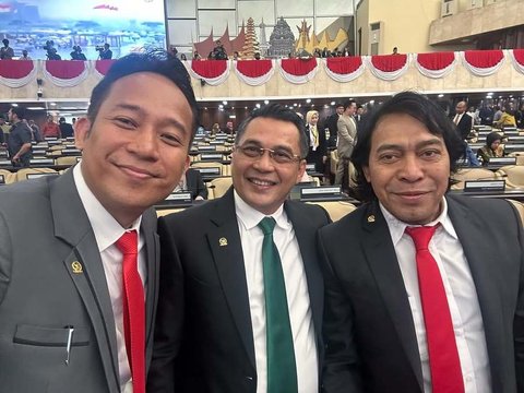 Berbekal popularitas dan bakatnya, seiring berjalannya waktu, Denny nggak cuma jadi pelawak. Ia merambah jadi presenter, penyanyi, bahkan bintang iklan. Acara-acara TV yang ia pandu selalu jadi favorit, membuktikan kalau Denny punya daya tarik yang kuat di dunia hiburan.