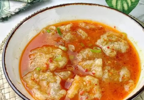 Semangkuk cireng kuah pedas. (Liputan6.com/IG/al.rasyi.kitchen)