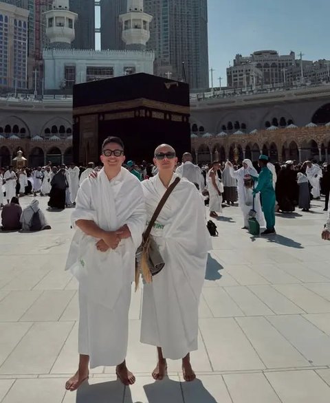 Artis Pilih Laksanakan Umrah di Penghujung Tahun 2024. [@ayutingting92]