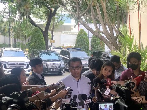 Gubernur Lembaga Ketahanan Nasional (Lemhanas) Andi Widjajanto menghadiri rapat rutin Tim Pemenangan Nasional (TPN) Ganjar. (Liputan6.com/Delvira Hutabarat)