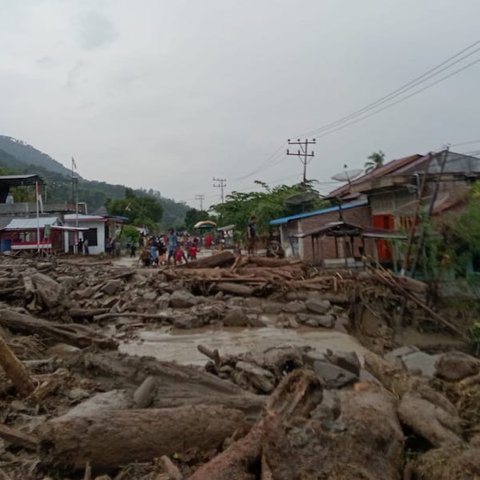 Potret Mengerikan Banjir Bandang Terjang Aceh Tenggara Bikin Jalan Nasional Kutacane-Medan Lumpuh