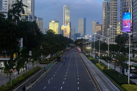 FOTO: Suasana Jalan Sudirman Mulai Ditutup untuk Perayaan Tahun Baru 2025, Cek Rekayasa Lalu Lintasnya!